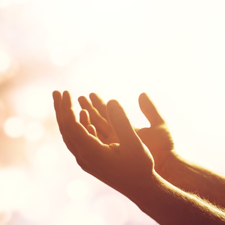 5 Beneficios de Conectar con una Comunidad de Fe